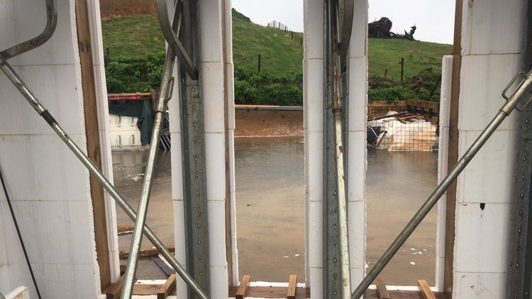 Tauranga House - Vertical Wall with Multiple Openings with a Metal Truss
